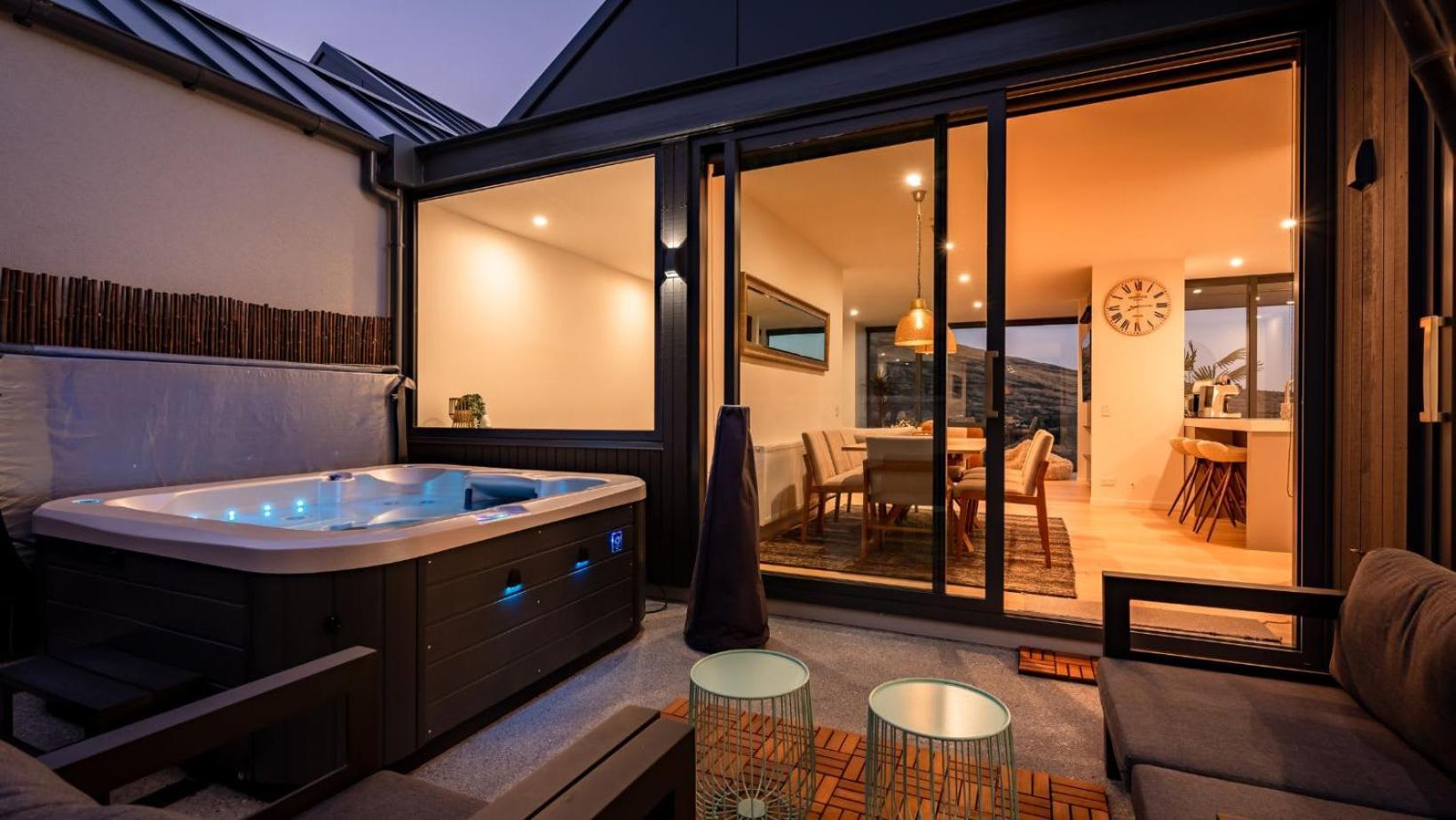Villa The Tiers- Hot Tub- Ac- Bbq- Free Parking Queenstown Exterior foto